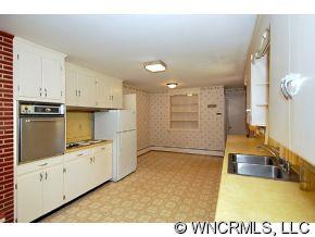 222 Balsam Road Hendersonville, NC 28792 - Photo 4 of 12 Gallery Image 4