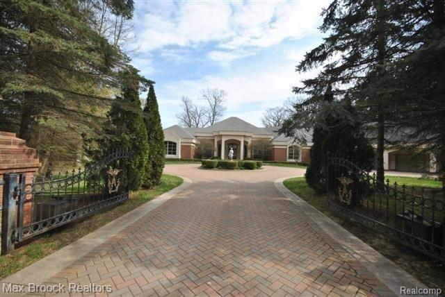 31880 Mountain View Road Franklin, MI 48025 - Photo 24 of 25 Welcome Home