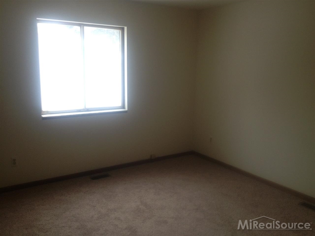 906 Neff Road Grosse Pointe, MI 48230 - Photo 14 of 21 31229076-13.JPG