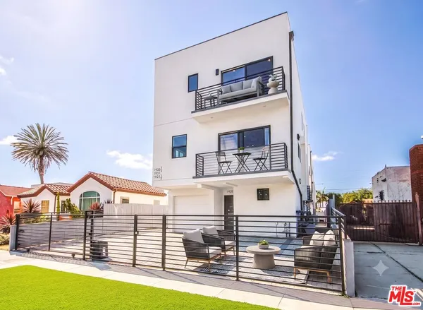 $4,675 | 1921 Carmona Avenue, Los Angeles, CA 90016