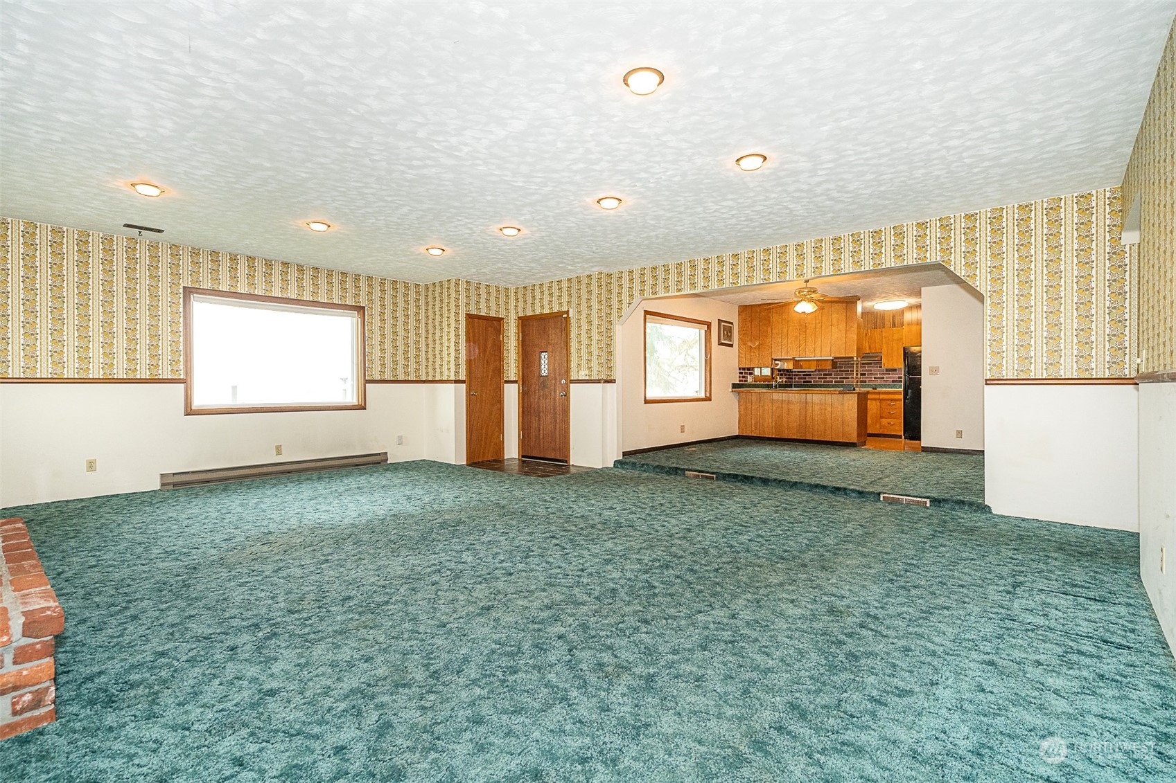 728 Rhoades Road Winlock, WA 98596 - Photo 5 of 40 an empty room with windows and pillars in it
