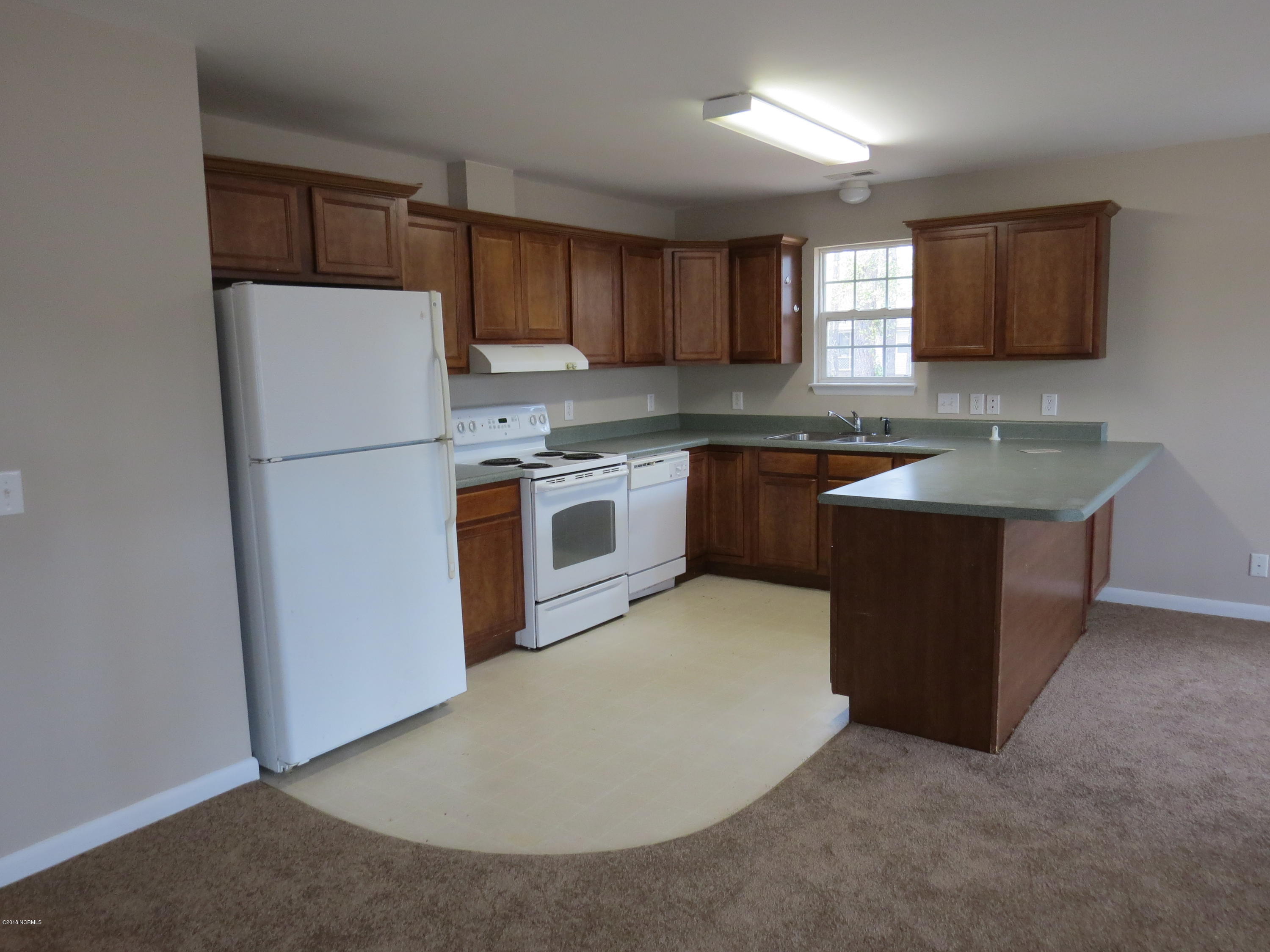 2251 East Boiling Spring Road, Unit E Southport, NC 28461 - Photo 5 of 16 Kitchen