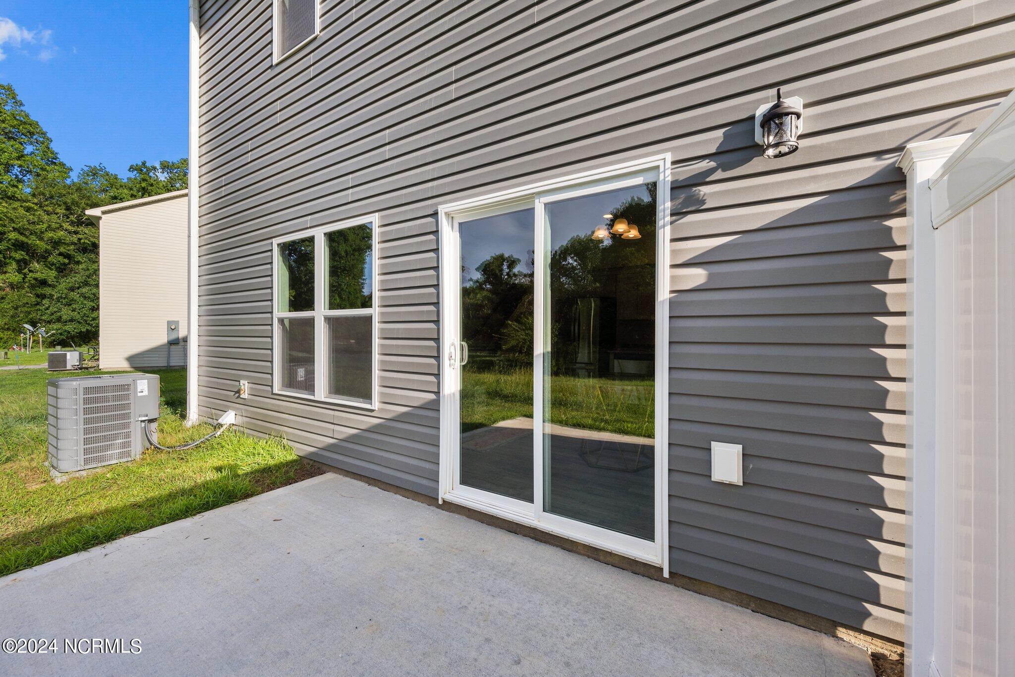 241 Winstead Loop Richlands, NC 28574 - Photo 30 of 38 SIMILAR PHOTO