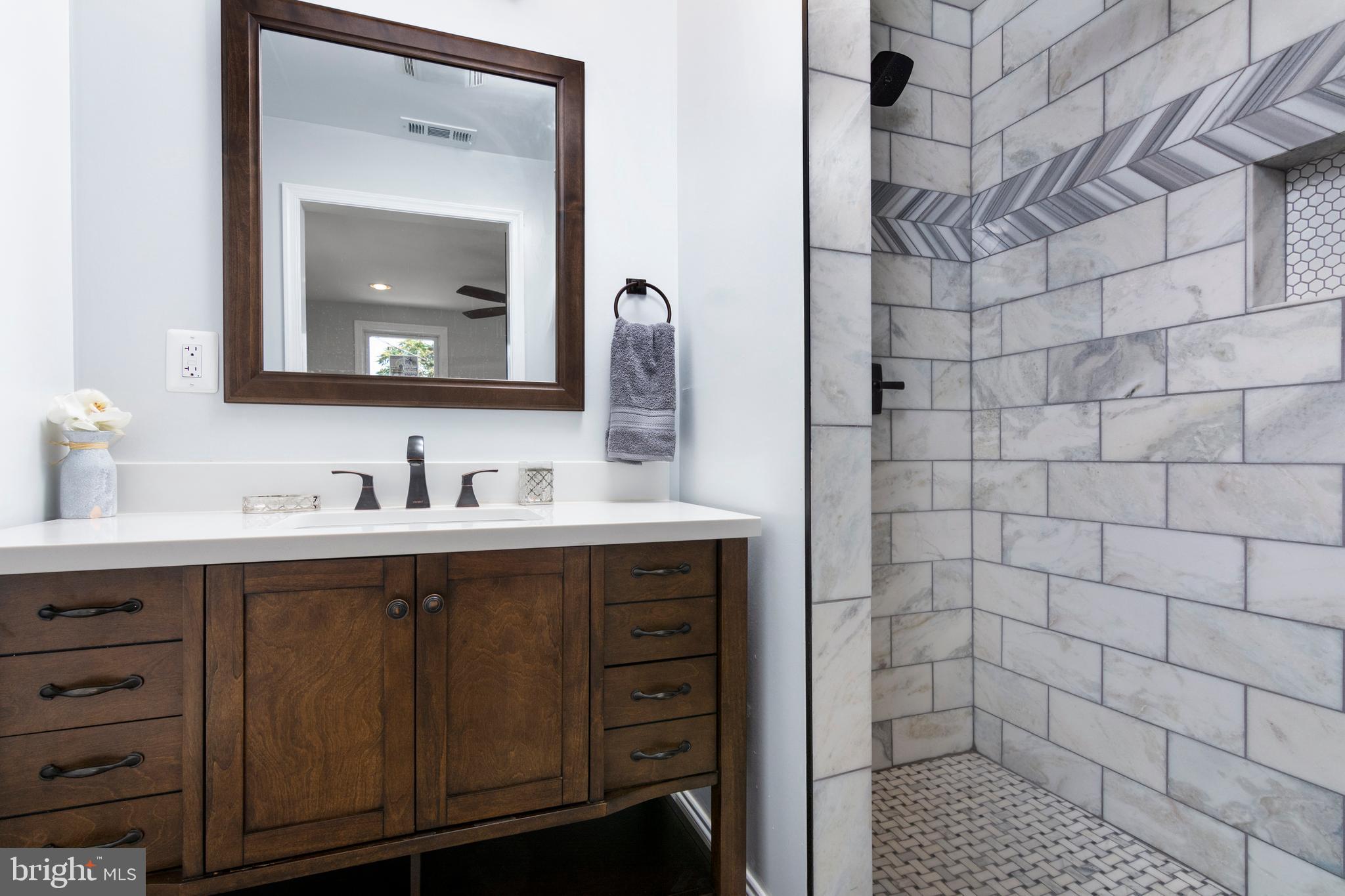 3738 Falls Road Baltimore, MD 21211 - Photo 17 of 39 Owners' Bathroom