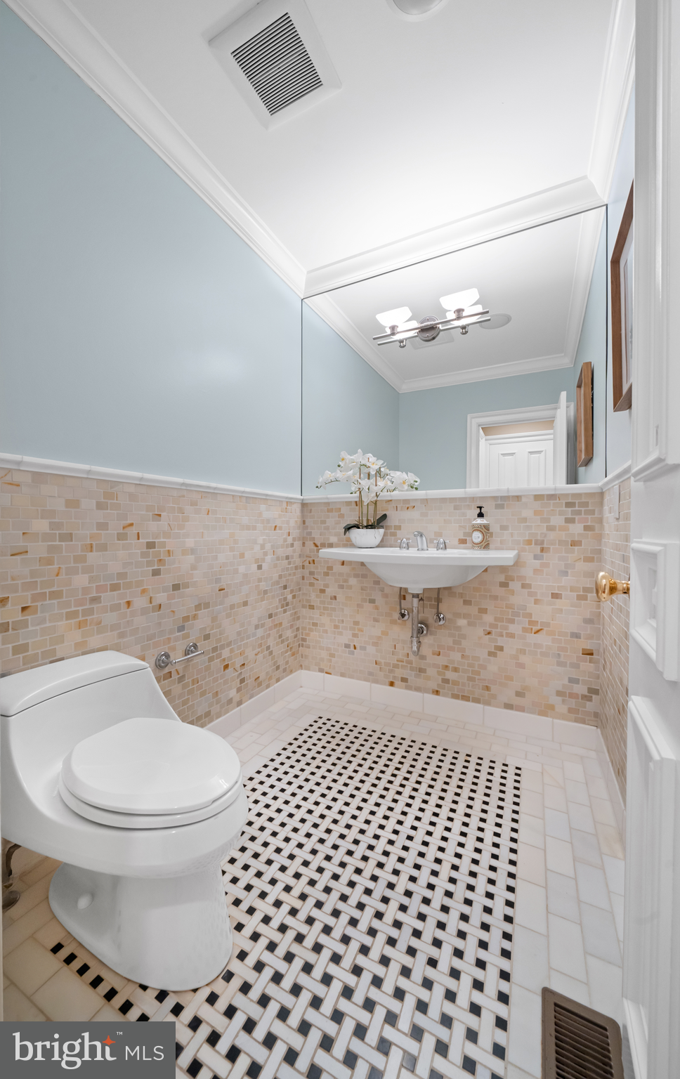 1900 Field Road Wilmington, DE 19806 - Photo 23 of 90 Main level powder room.