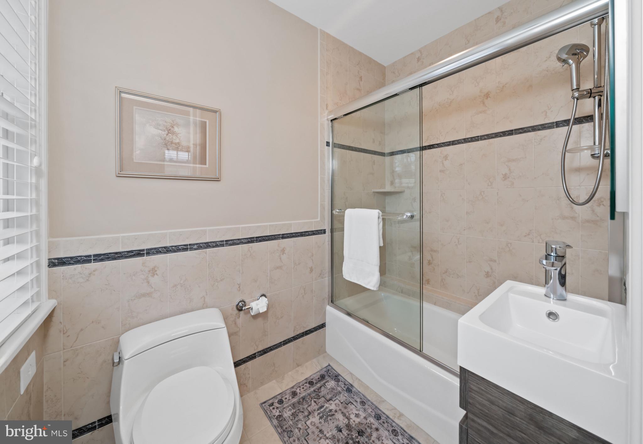 1900 Field Road Wilmington, DE 19806 - Photo 43 of 90 Full ensuite bath in 3rd bedroom.