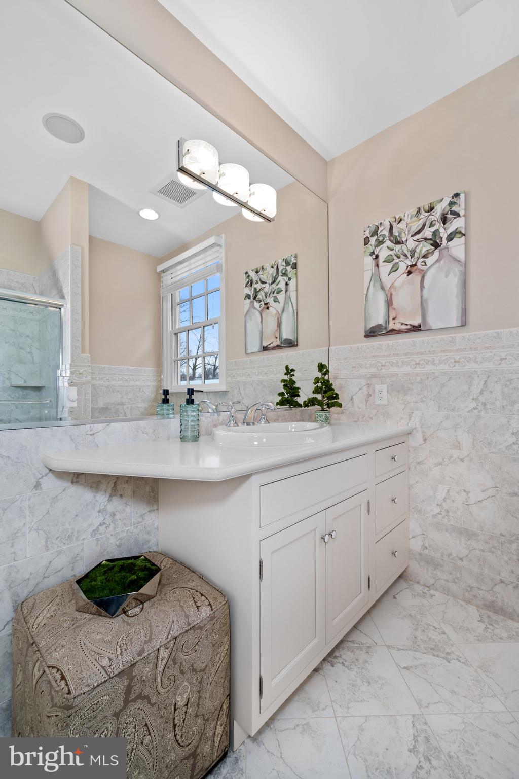 1900 Field Road Wilmington, DE 19806 - Photo 54 of 90 Full ensuite bath in 5th bedroom.