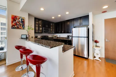 $395,000 | 1901 South Calumet Avenue, Unit 2208, Chicago, IL 60616