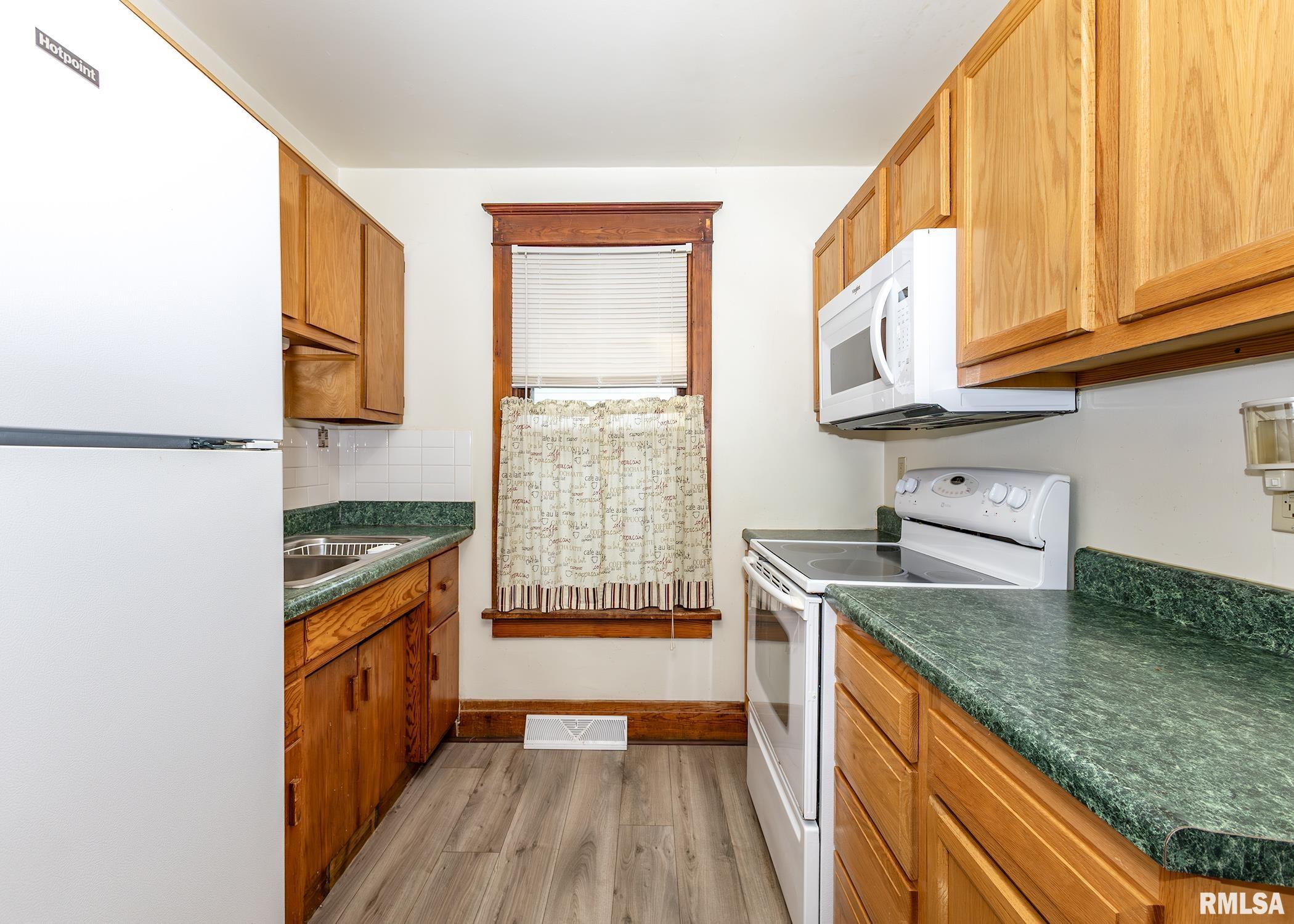 239 17th Place Clinton, IA 52732 - Photo 11 of 23