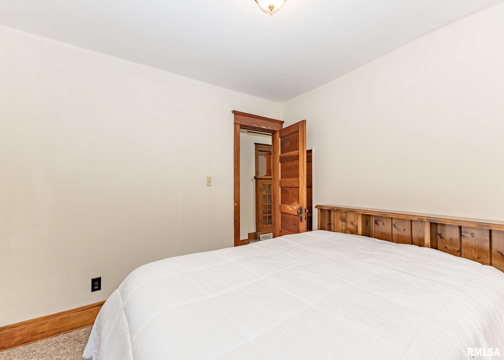 239 17th Place Clinton, IA 52732 - Photo 13 of 23