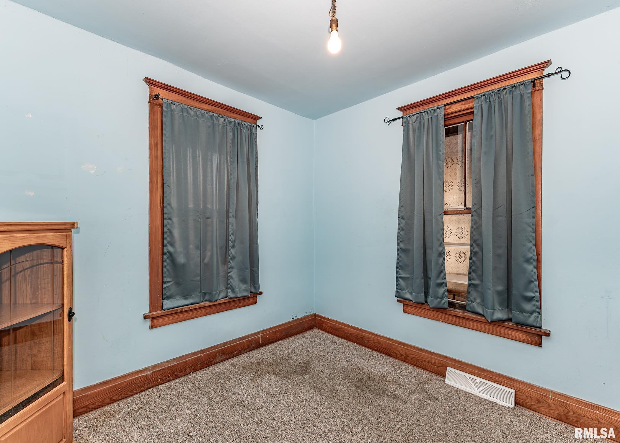 239 17th Place Clinton, IA 52732 - Photo 16 of 23