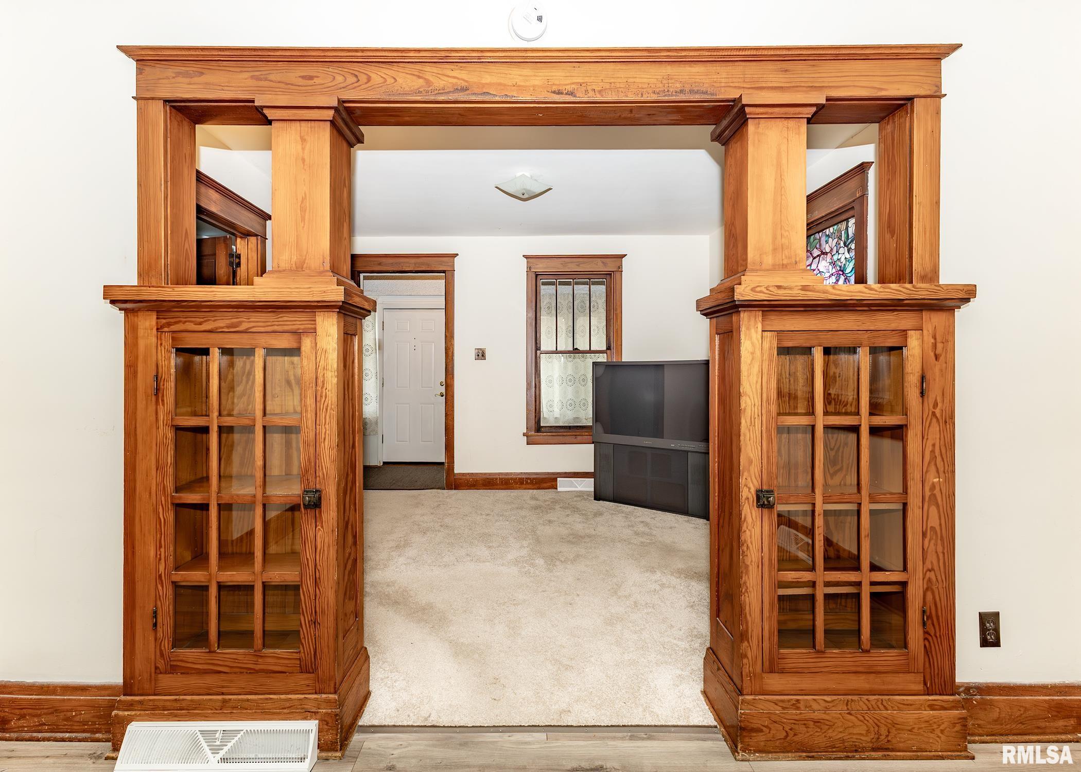 239 17th Place Clinton, IA 52732 - Photo 3 of 23