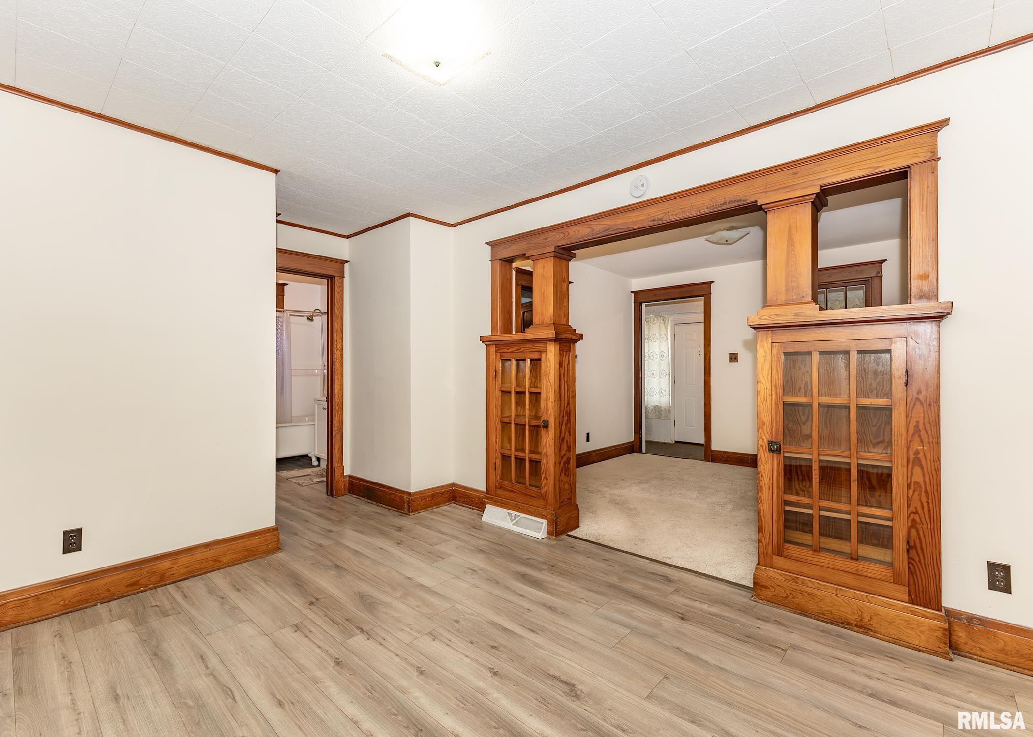 239 17th Place Clinton, IA 52732 - Photo 4 of 23