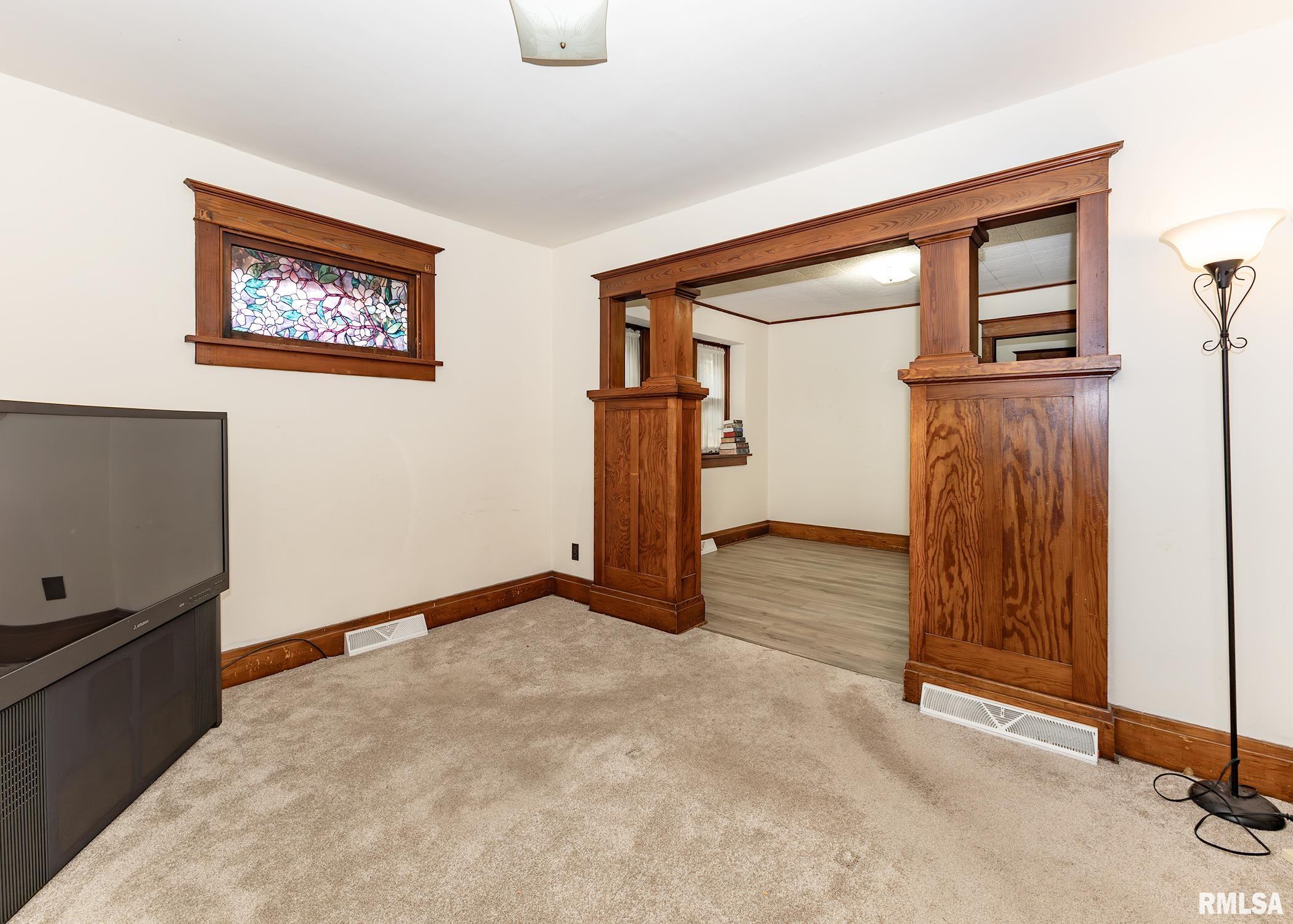 239 17th Place Clinton, IA 52732 - Photo 6 of 23