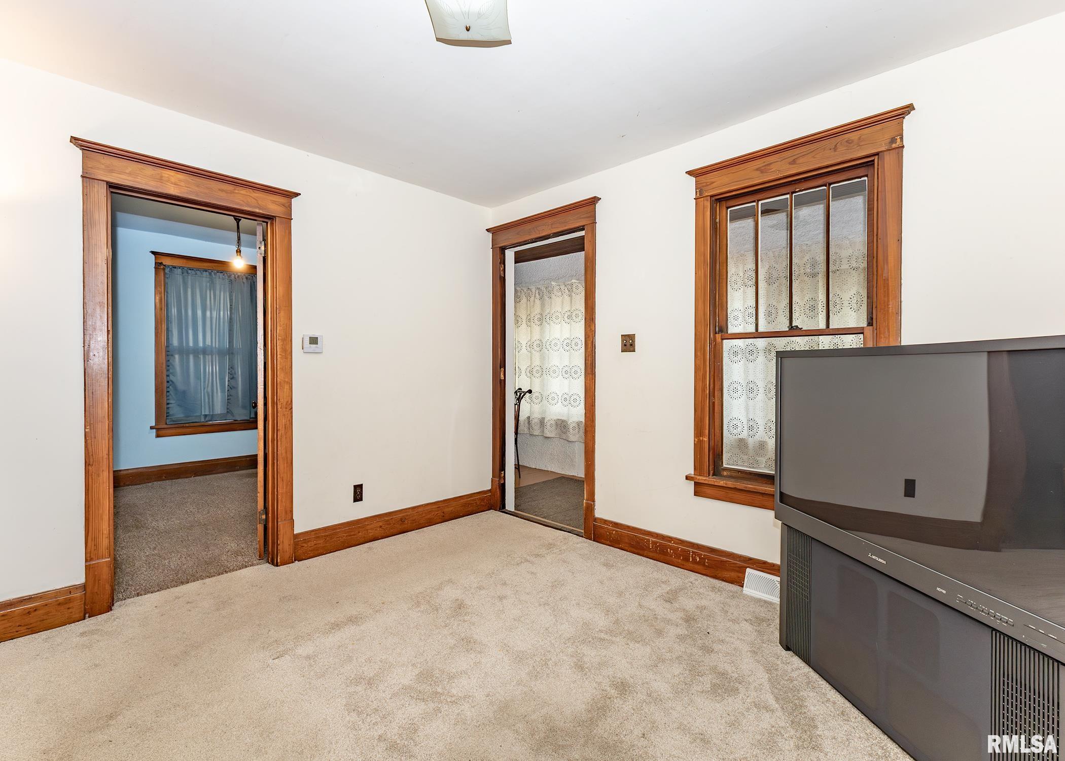 239 17th Place Clinton, IA 52732 - Photo 7 of 23