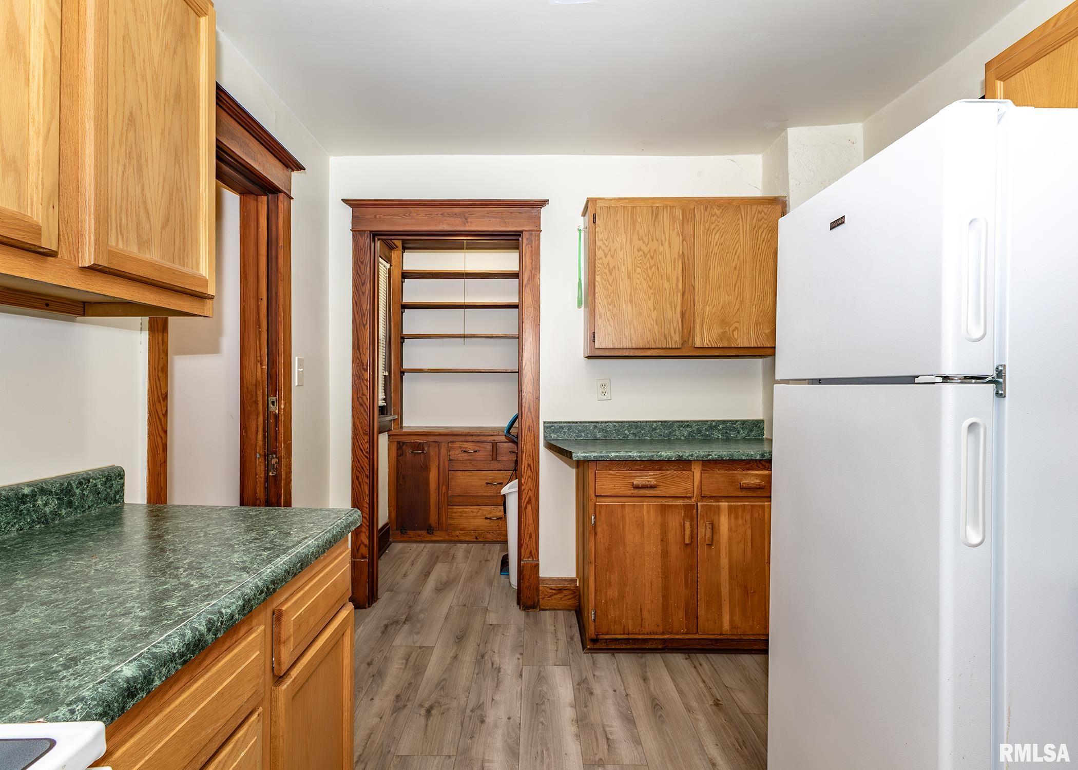 239 17th Place Clinton, IA 52732 - Photo 9 of 23