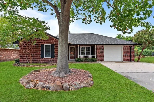 $1,800 | 525 Baldwin Street, Royse City, TX 75189