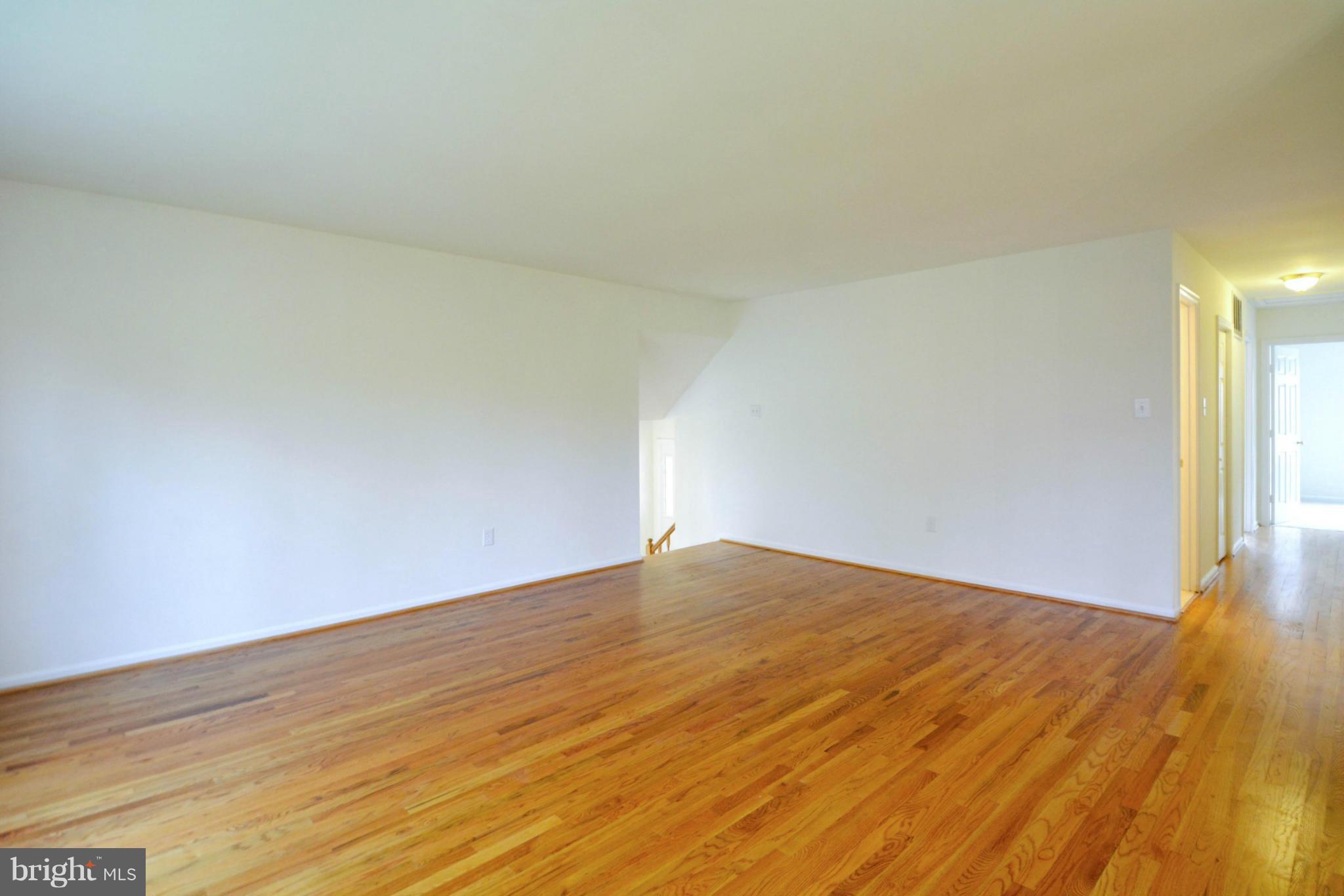 9142 Rockefeller Lane Springfield, VA 22153 - Photo 14 of 28 Living Room
