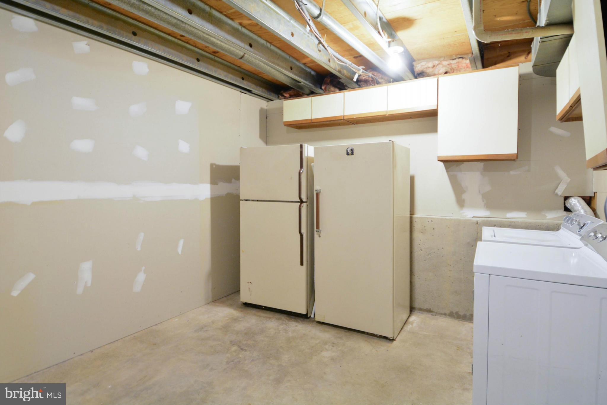 9142 Rockefeller Lane Springfield, VA 22153 - Photo 27 of 28 Storage/laundry