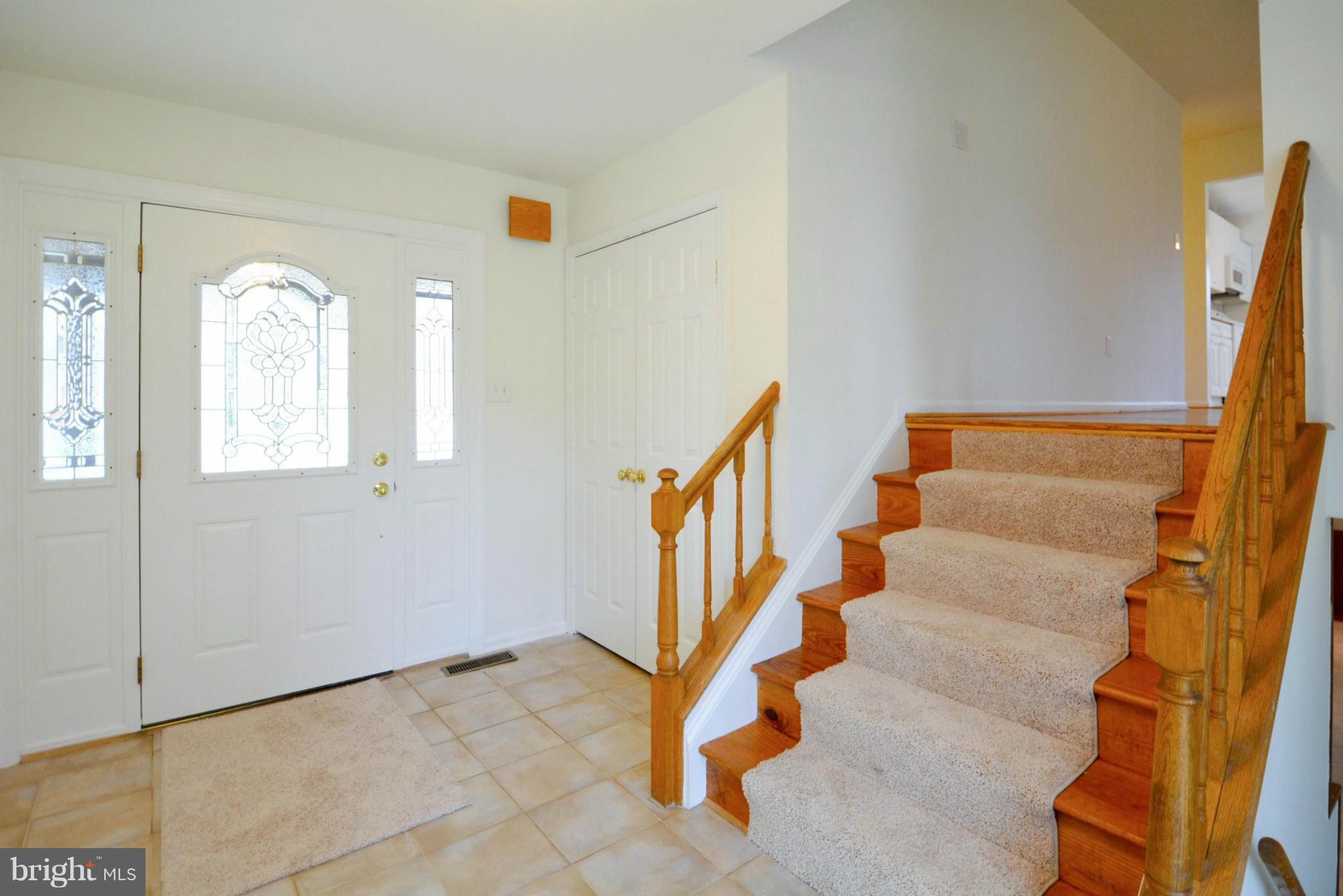 9142 Rockefeller Lane Springfield, VA 22153 - Photo 7 of 28 Foyer