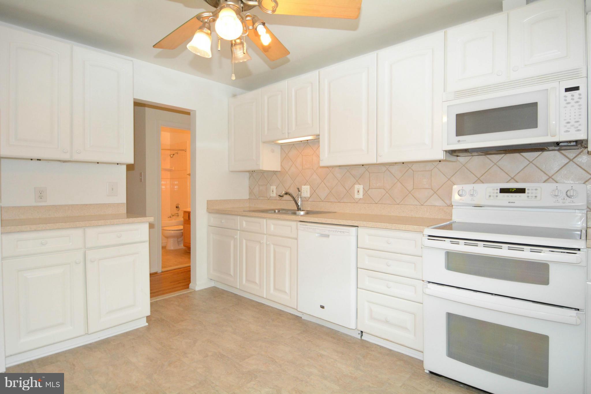 9142 Rockefeller Lane Springfield, VA 22153 - Photo 9 of 28 Kitchen