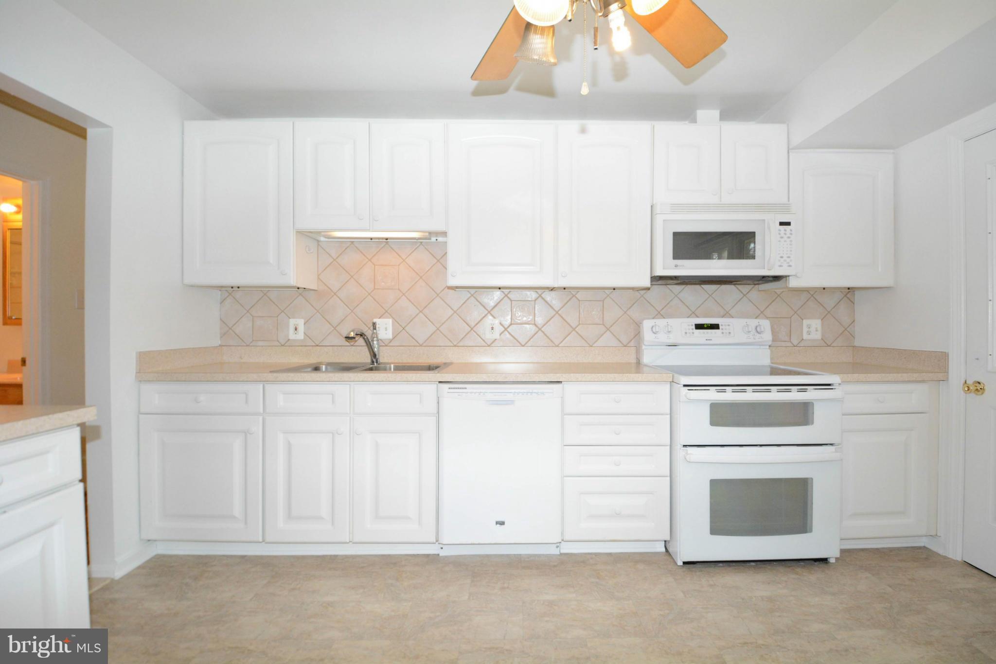 9142 Rockefeller Lane Springfield, VA 22153 - Photo 10 of 28 Kitchen