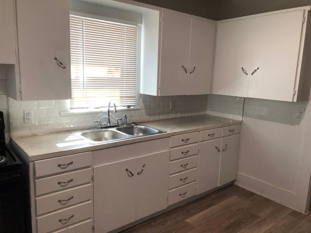 502 Cottonwood Street, Unit 1 Coleman, TX 76834 - Photo 10 of 16