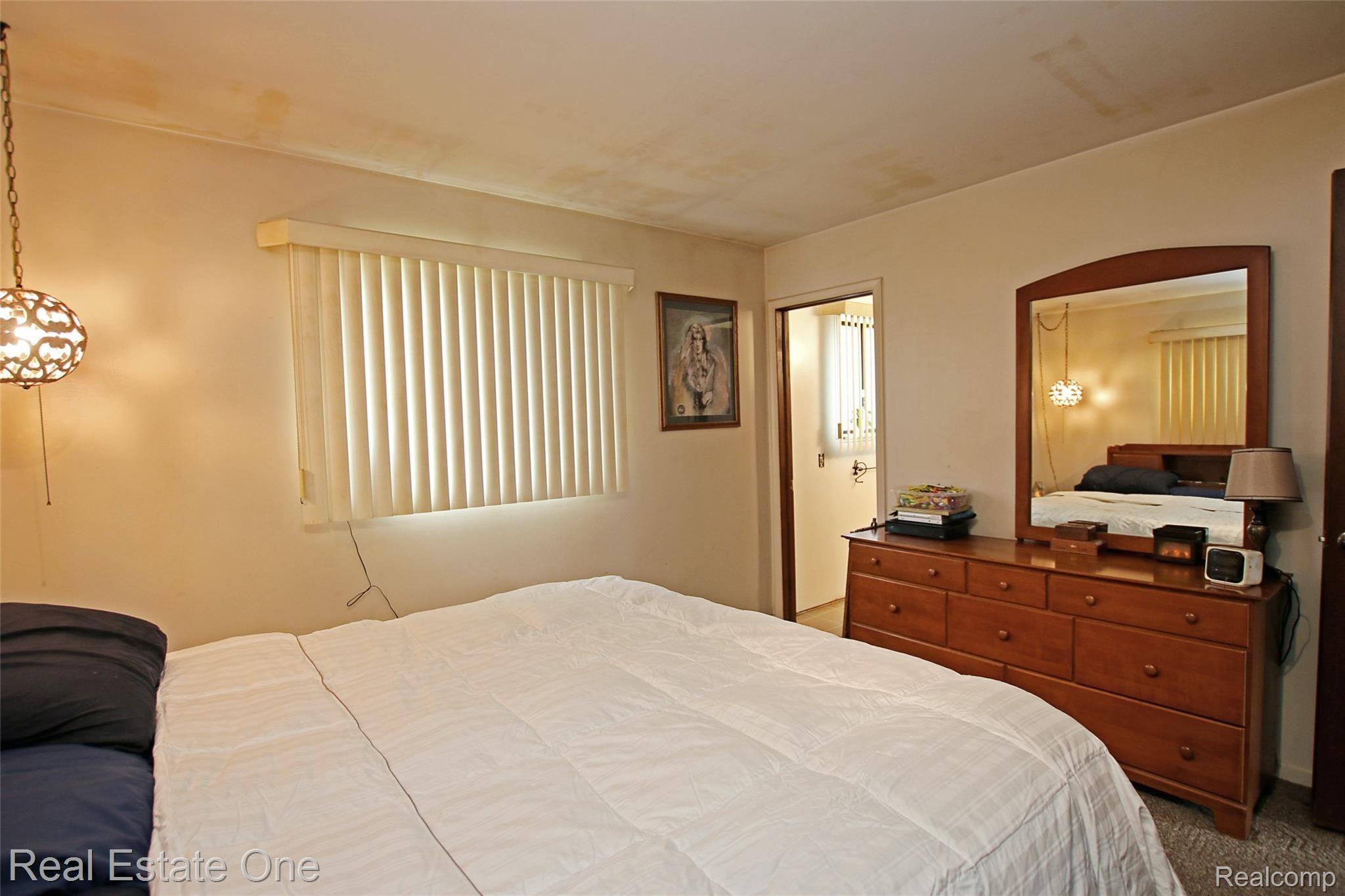 940 South Hurd Road Oxford, MI 48371 - Photo 27 of 57 27) Bedroom 2.jpg