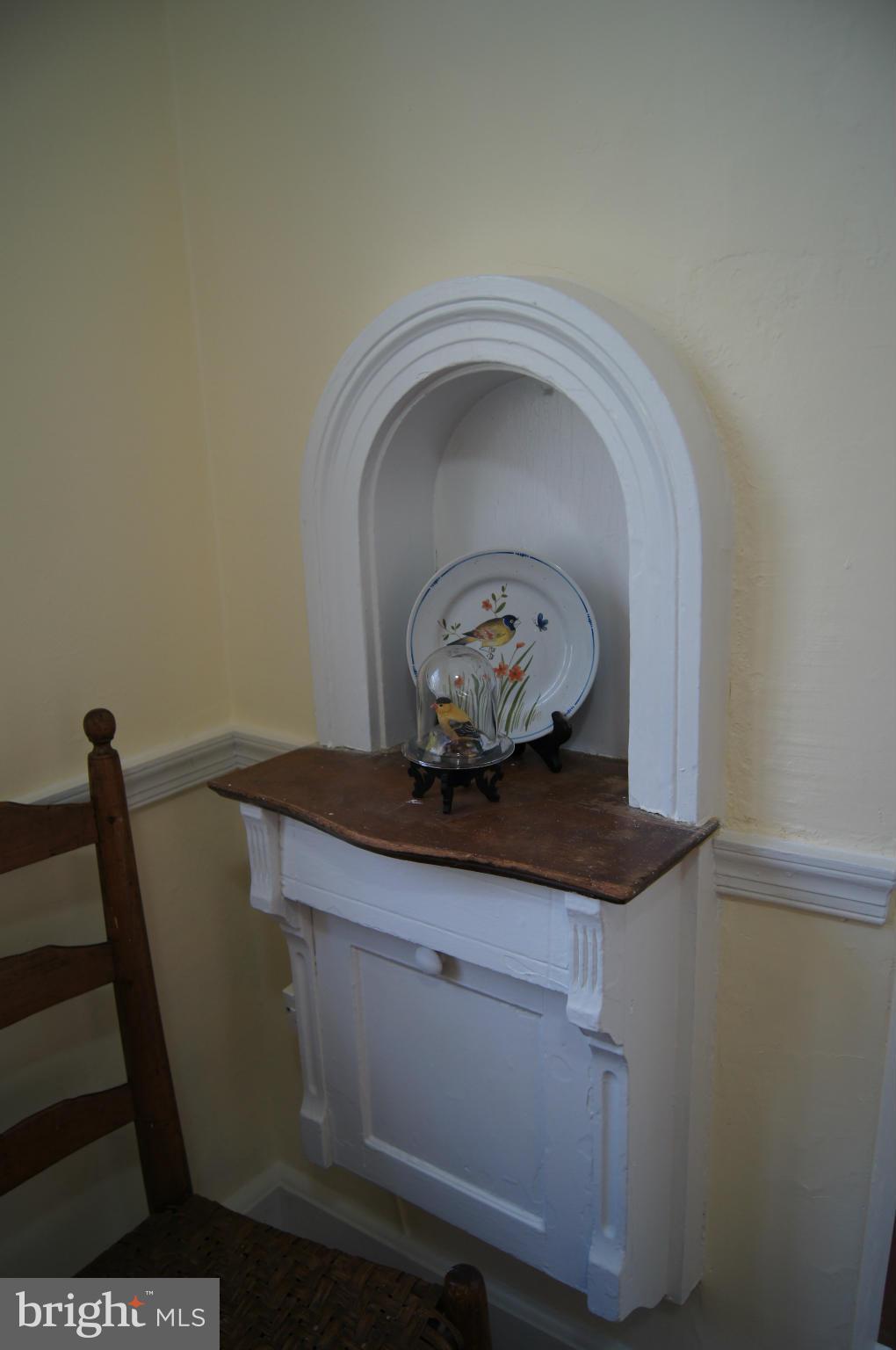 7101 Copeleigh Road Baltimore, MD 21212 - Photo 13 of 30 a close view of dining table