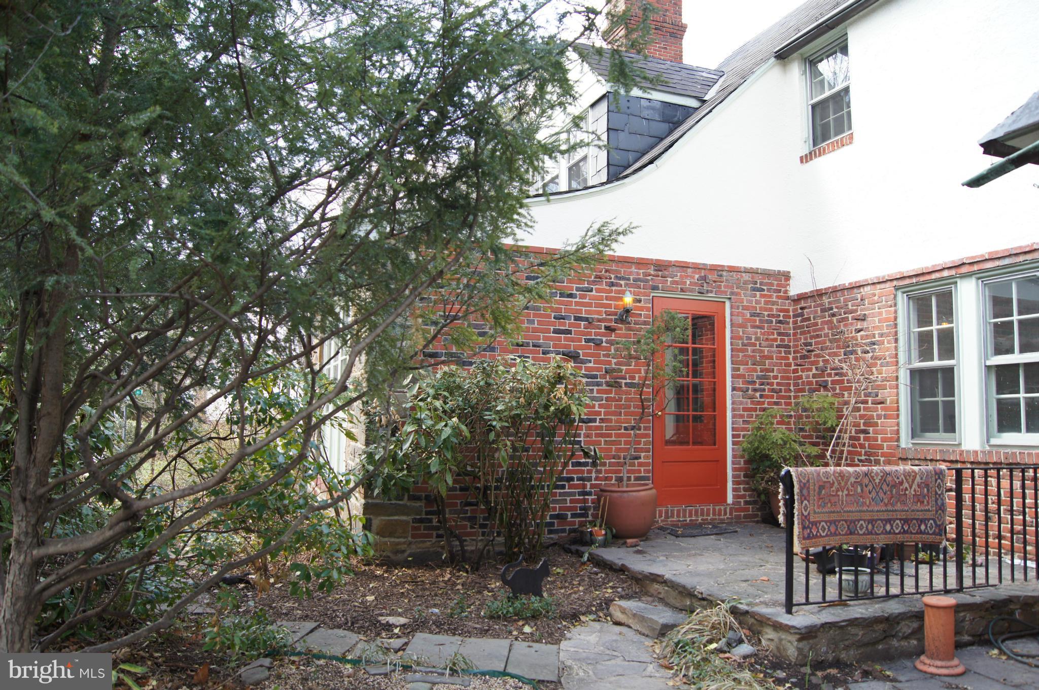 7101 Copeleigh Road Baltimore, MD 21212 - Photo 27 of 30 a view of a patio with a table and chairs and potted plants