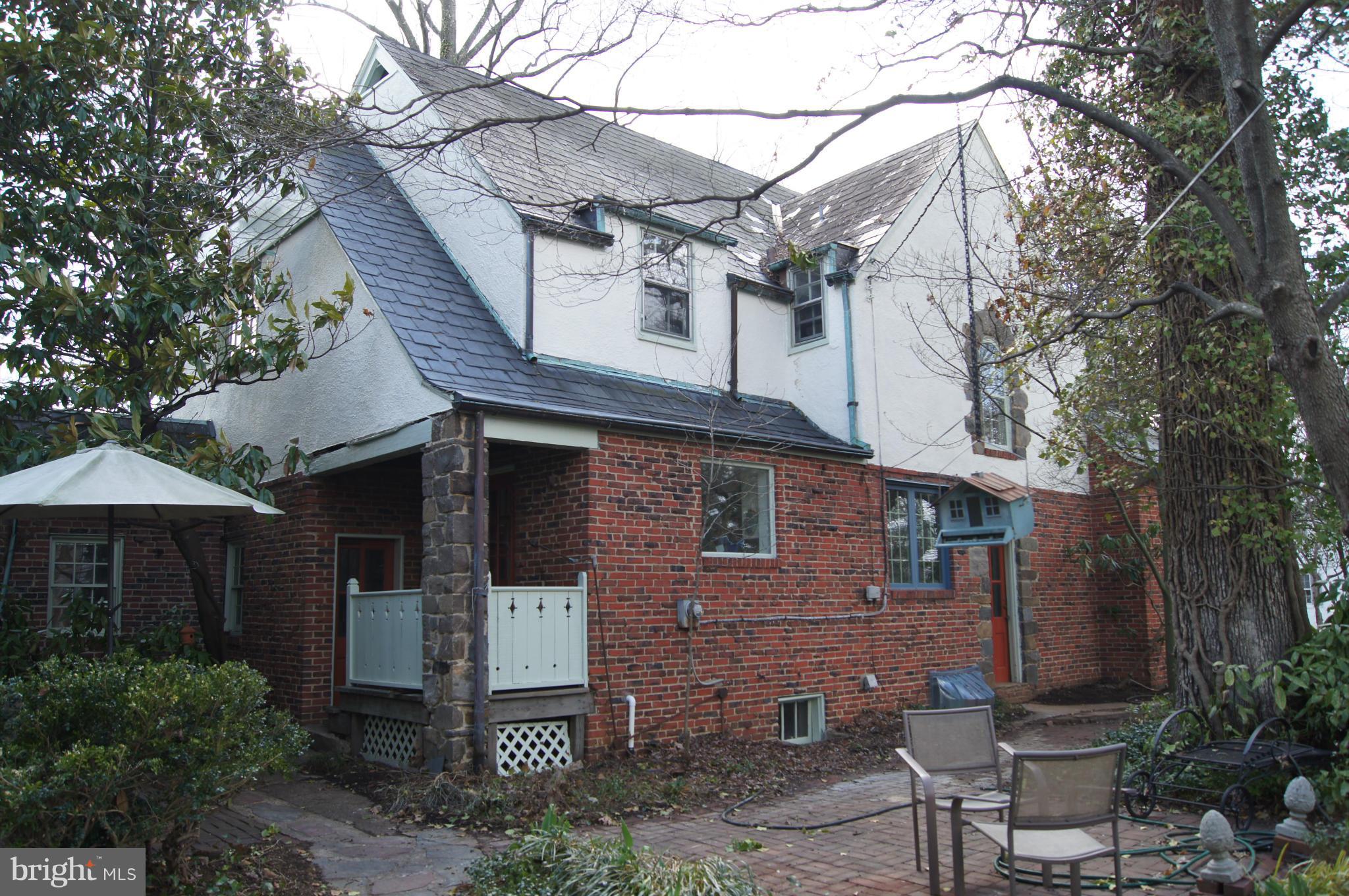 7101 Copeleigh Road Baltimore, MD 21212 - Photo 28 of 30 a front view of a house with garden