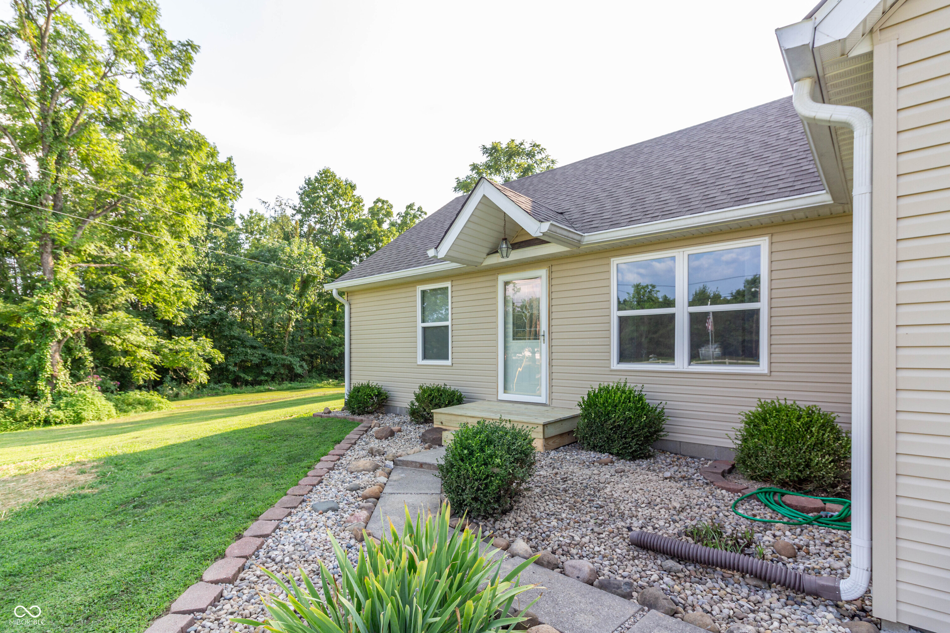 7356 Robertson Road Trafalgar, IN 46181 - Photo 2 of 22 Gallery Image 2