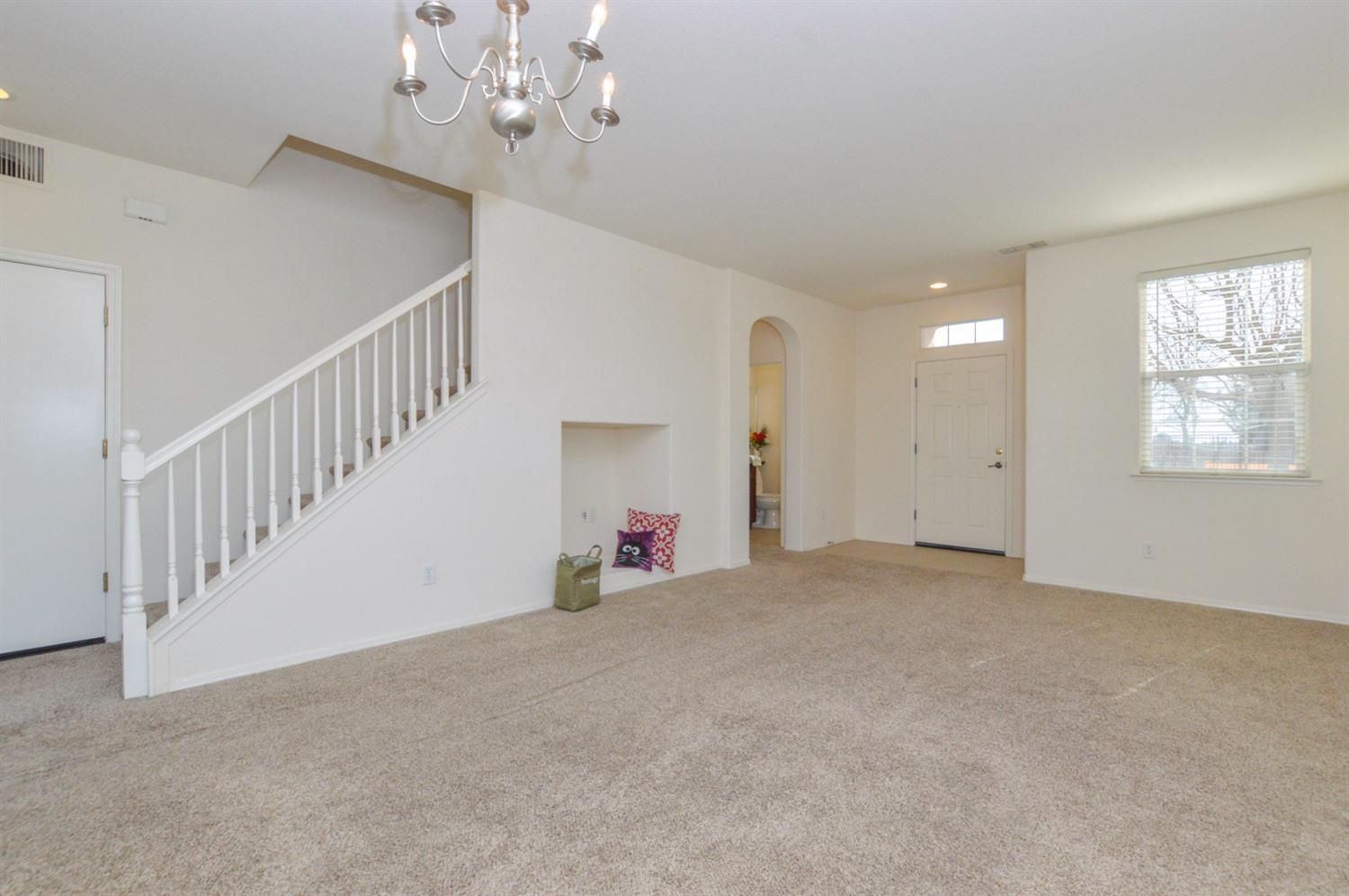 1687 Glen Oban Lane Clovis, CA 93619 - Photo 4 of 20 Living Room to front door