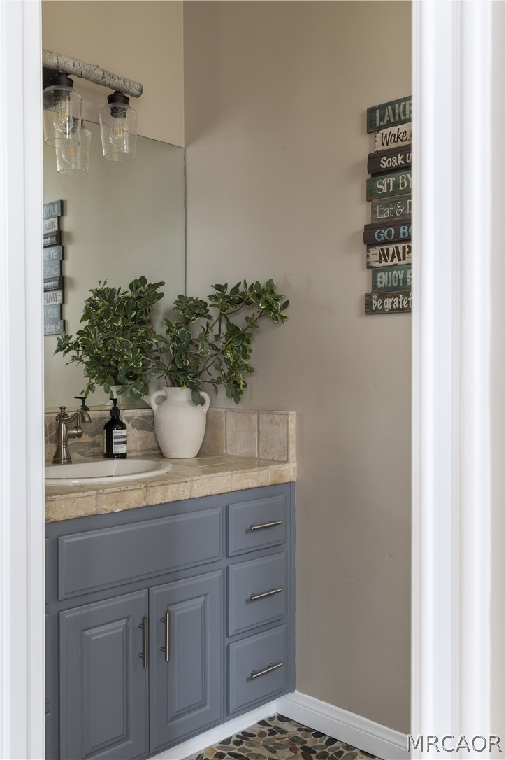 28537 North Shore Road Lake Arrowhead, CA 92352 - Photo 9 of 32