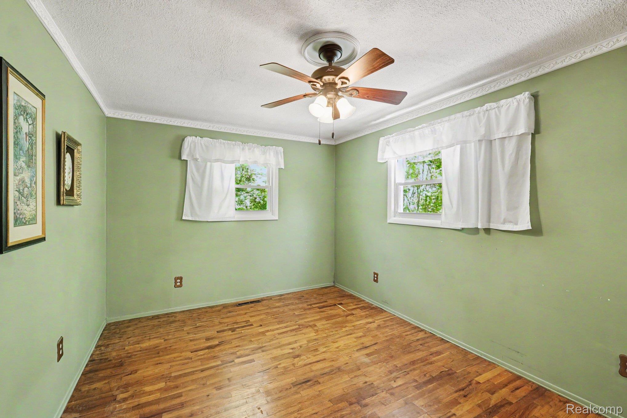 4023 South Genesee Road Grand Blanc, MI 48439 - Photo 20 of 39 015_file_5810.jpg