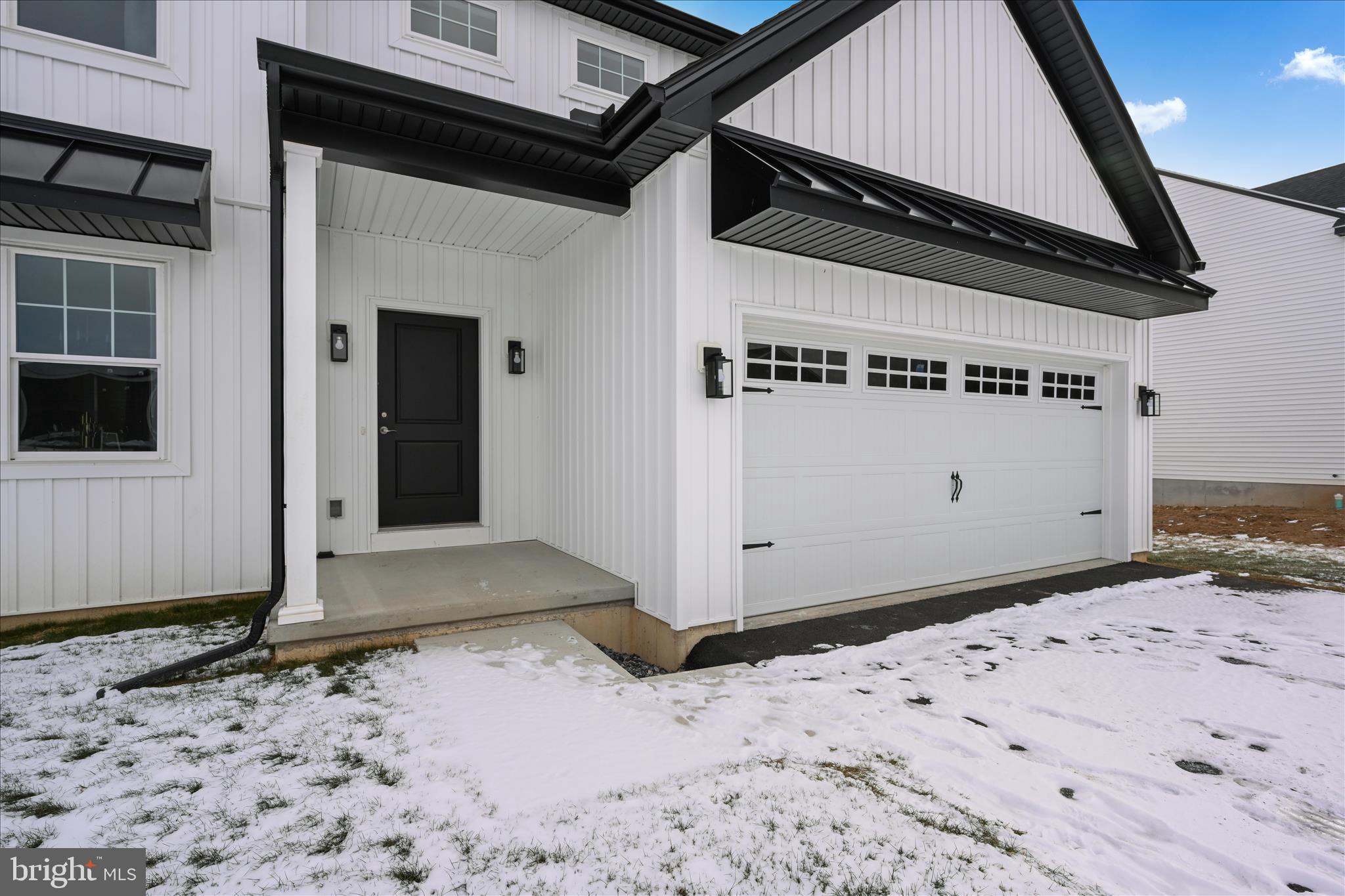 229 Pilgrim Drive Lancaster, PA 17603 - Photo 5 of 28 Front Entrance