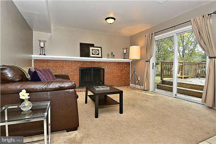 17317 Hughes Road Poolesville, MD 20837 - Photo 2 of 29 Family Room