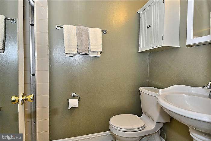 17317 Hughes Road Poolesville, MD 20837 - Photo 14 of 29 Bath (Master)