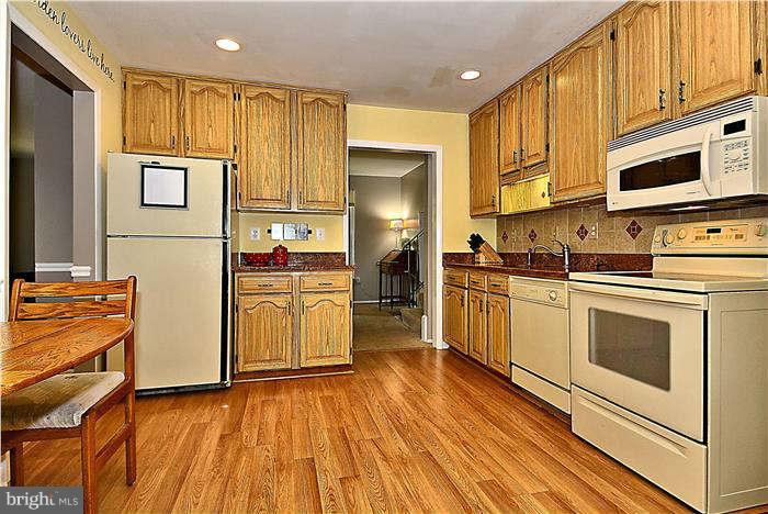 17317 Hughes Road Poolesville, MD 20837 - Photo 4 of 29 Kitchen