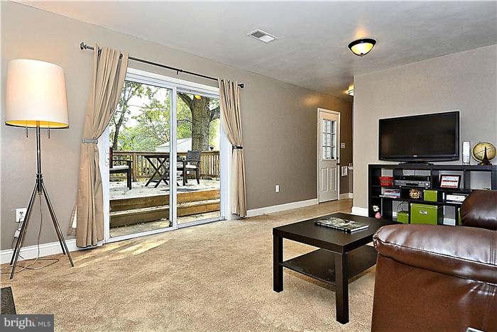 17317 Hughes Road Poolesville, MD 20837 - Photo 8 of 29 Family Room