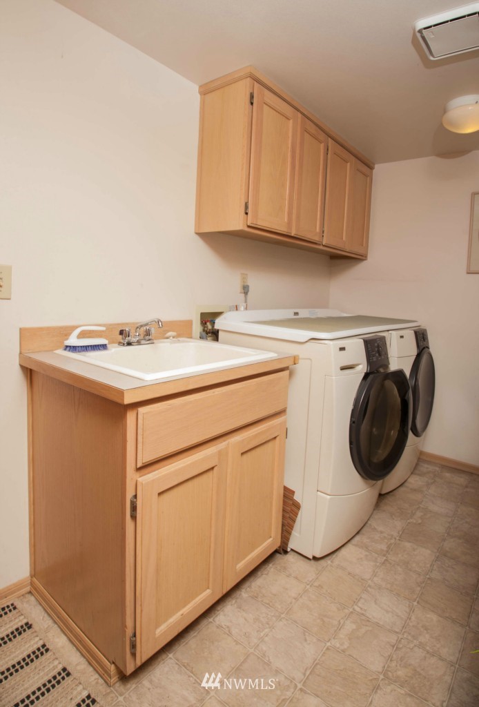 18609 139th Way Southeast Renton, WA 98058 - Photo 11 of 21 Gallery Image 11