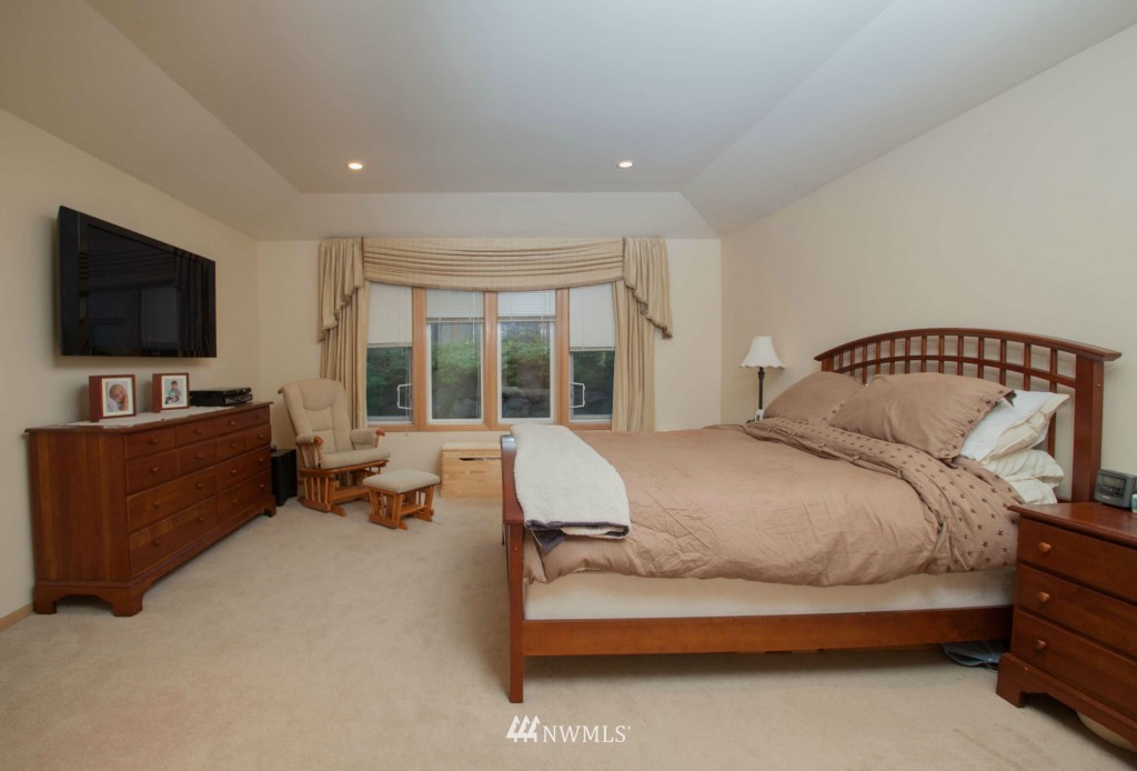 18609 139th Way Southeast Renton, WA 98058 - Photo 12 of 21 Gallery Image 12