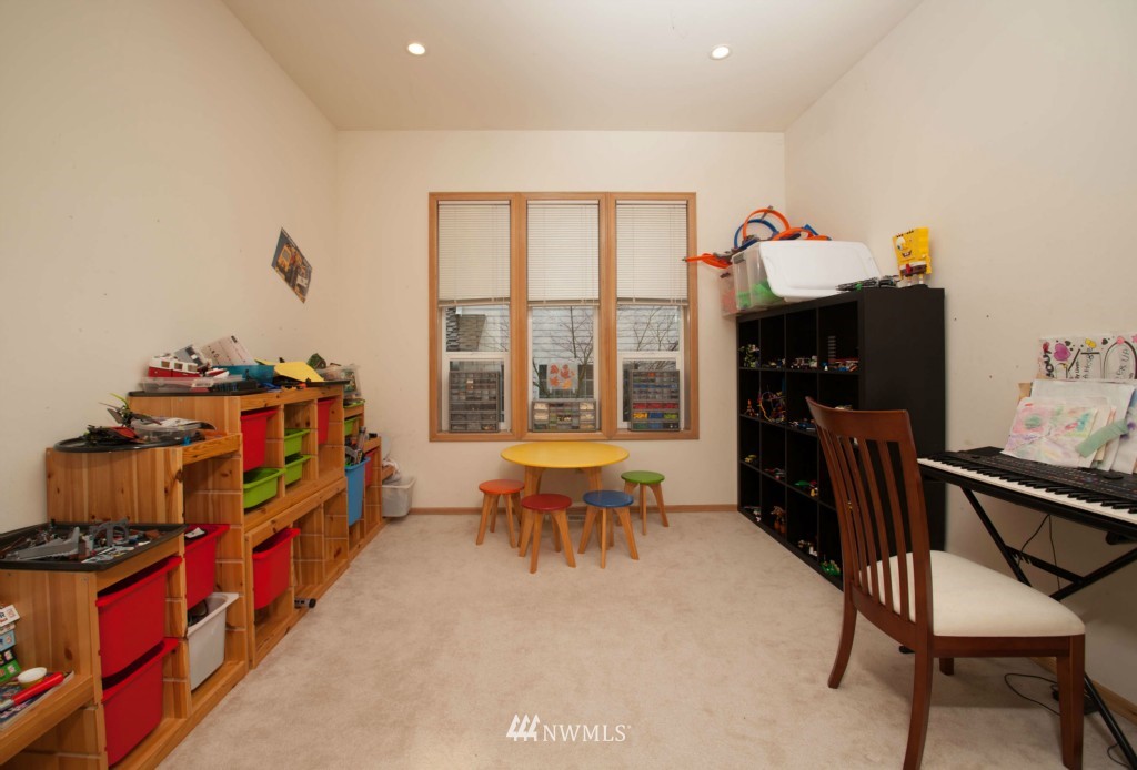 18609 139th Way Southeast Renton, WA 98058 - Photo 17 of 21 Gallery Image 17