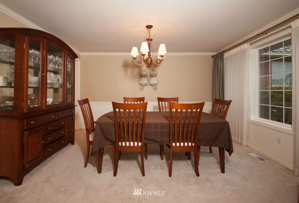 18609 139th Way Southeast Renton, WA 98058 - Photo 4 of 21 Gallery Image 4