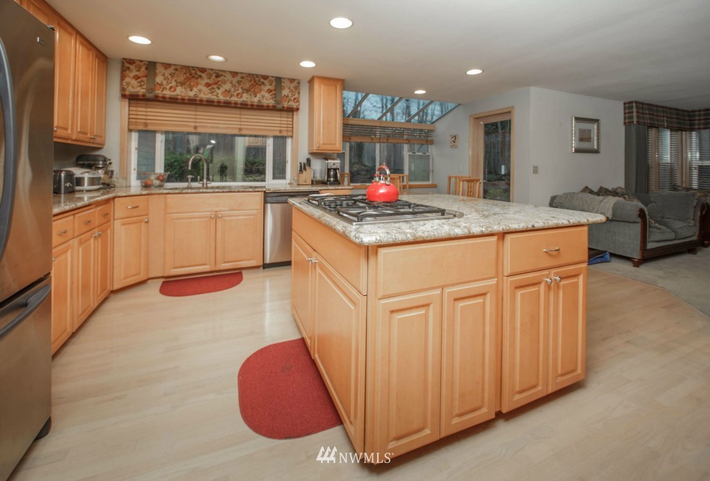 18609 139th Way Southeast Renton, WA 98058 - Photo 5 of 21 Gallery Image 5