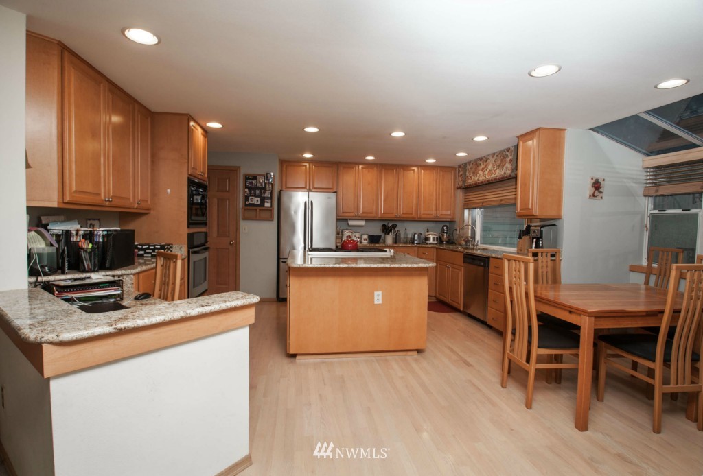 18609 139th Way Southeast Renton, WA 98058 - Photo 7 of 21 Gallery Image 7