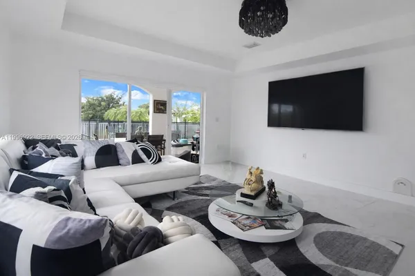 $7,000 | 15045 Southwest 38th Terrace, Unit 15045, Miami, FL 33185