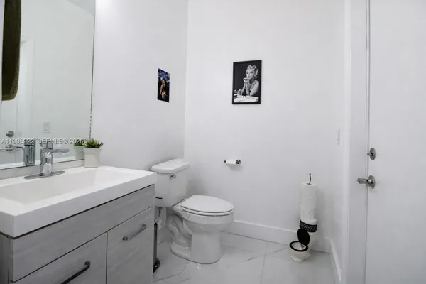 $7,000 | 15045 Southwest 38th Terrace, Unit 15045, Miami, FL 33185