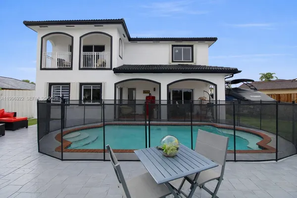 $7,000 | 15045 Southwest 38th Terrace, Unit 15045, Miami, FL 33185