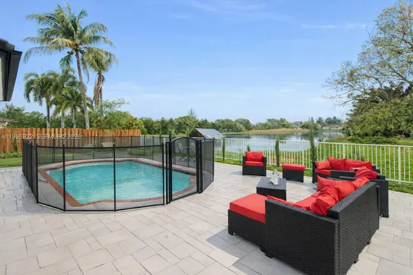 $7,000 | 15045 Southwest 38th Terrace, Unit 15045, Miami, FL 33185